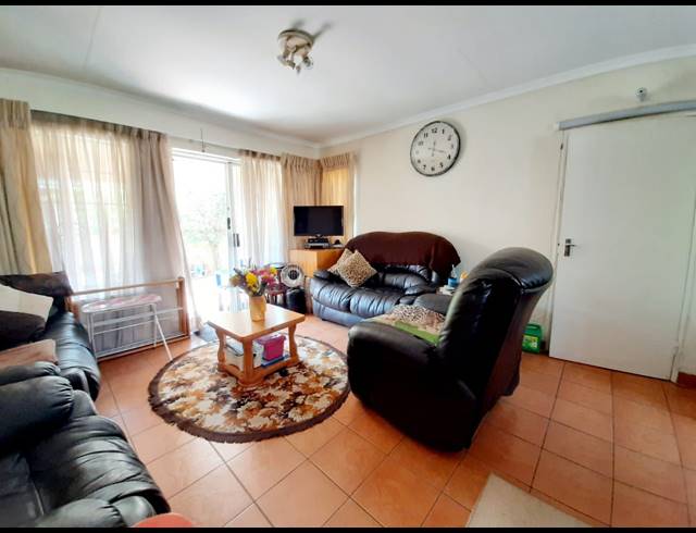 3 BEDROOM TOWNHOUSE FOR SALE IN SASOLBURG EXT 11